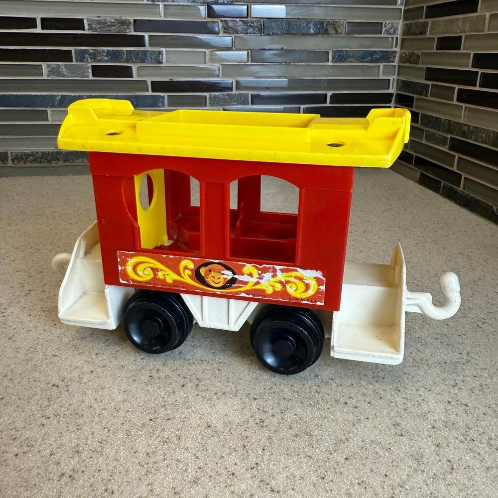 Vintage Fisher Price Circus Train 991 Engine Cage Car Caboose‎ 3 Piece Set